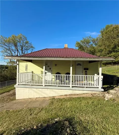 1114 N Jefferson St, Connellsville, PA 15425