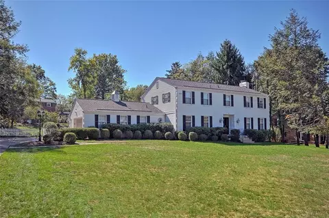6 Elmcrest Rd, Oakmont, PA 15139