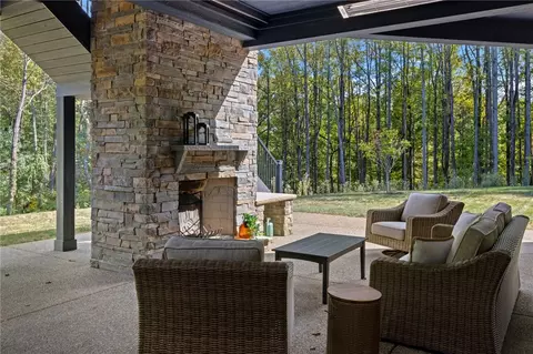 Exterior - 809 Mount Pleasant Rd, Mars, PA 16046 photo 3 of 10