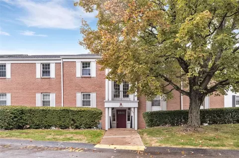 205 Camelot, Pittsburgh, PA 15237