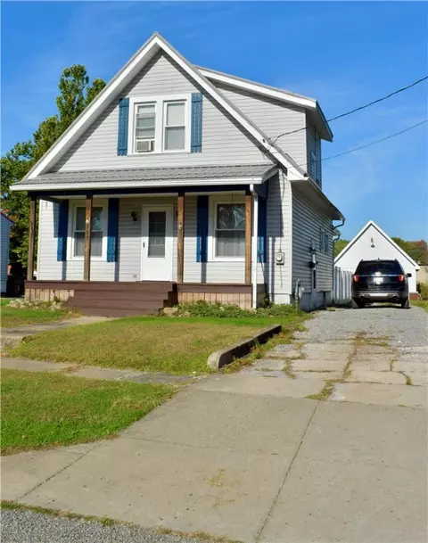 107 Barr Ave, Grove City, PA 16127