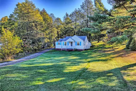 909 Old Salem Rd, Greensburg, PA 15601