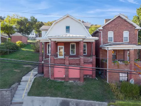 422 W 8th Ave, Tarentum, PA 15084