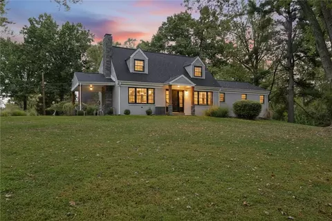 202 Oakhaven Dr, Coraopolis, PA 15108