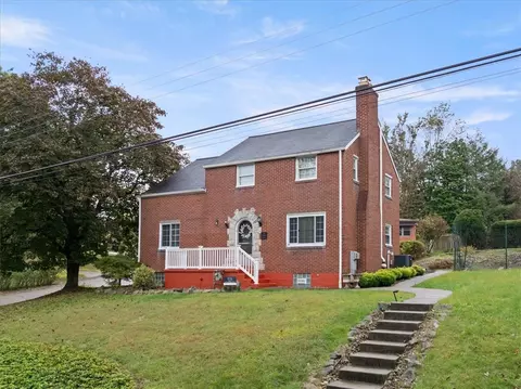 100 Harbeth Dr, Pittsburgh, PA 15237