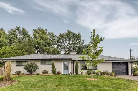 106 Long Dr, Irwin, PA 15642