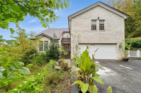 1201 Robbins Station Rd, Irwin, PA 15642