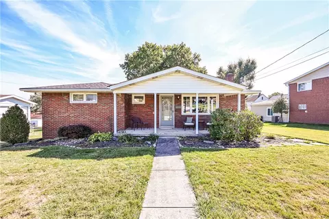 208 Sherwood Cir, Youngwood, PA 15697