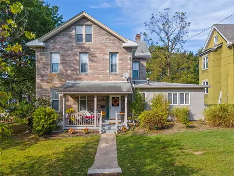 405 Delaware Ave, Oakmont, PA 15139