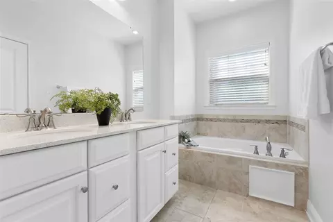 Bath - 514 Tuscarora Rd, Mars, PA 16046 photo 1 of 2