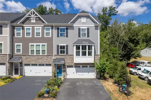 4045 Crown Dr, South Park, PA 15129
