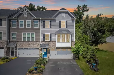 4045 Crown Dr, South Park, PA 15129