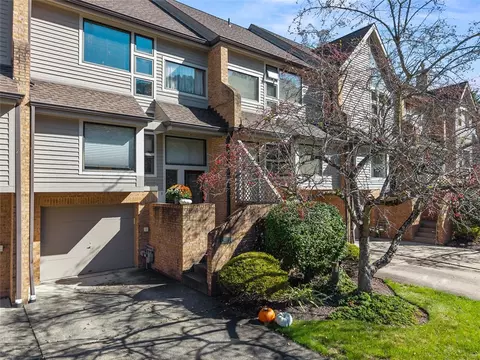 1423 Towne Square Dr, Allison Park, PA 15101