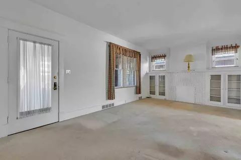 Living - 938 Atlantic Ave, Monaca, PA 15061 photo 3 of 4