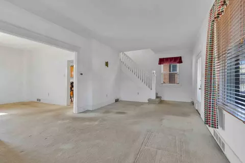 Living - 938 Atlantic Ave, Monaca, PA 15061 photo 2 of 4