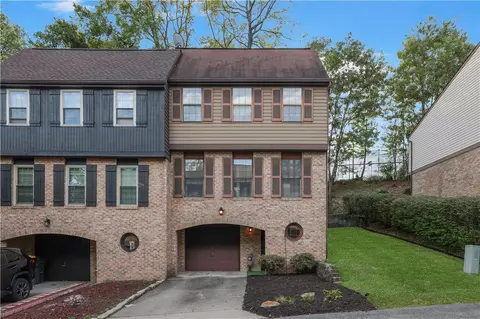 304 Sonnybrook Ct, Bethel Park, PA 15102