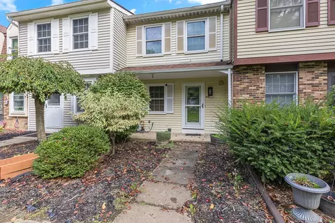 7204 Lafayette Sq, Aliquippa, PA 15001