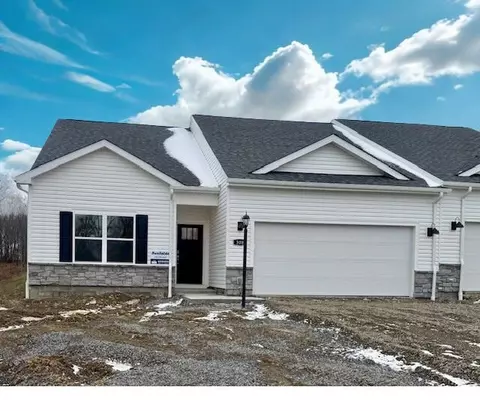 308 Gleneagles Dr, Butler, PA 16001