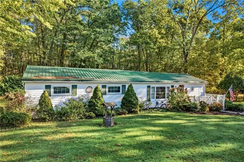 571 Buckeye Dr, Sharpsville, PA 16150