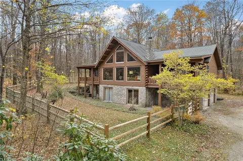 864 Camp Run Rd, Jones Mills, PA 15646