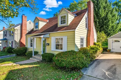 1014 Bon Air Dr, Sharon, PA 16146