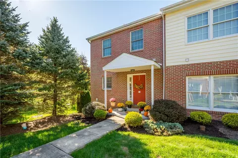 112 Bayberry Ct, Mcmurray, PA 15317