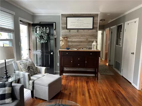 Entry Way - 10748 Crestview, Irwin, PA 15642 photo 2 of 2