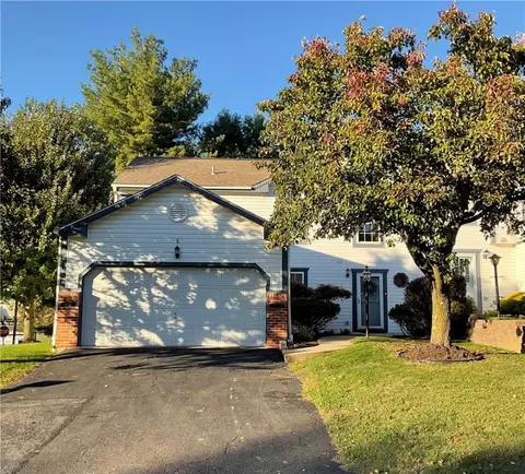 1401 Yorktown Dr, Lawrence, PA 15055