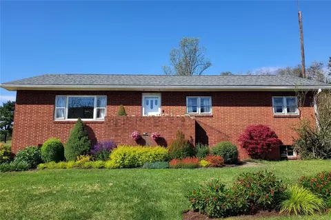 349 Hopwood Coolspring Rd, Hopwood, PA 15445