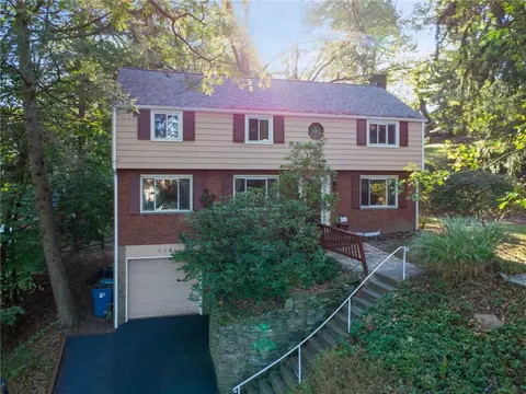 852 Hawthorne Dr, Pittsburgh, PA 15235