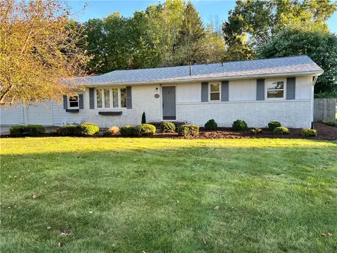 19 E Greenville Dr, Greenville, PA 16125
