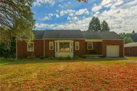 486 Scotland Ln, New Castle, PA 16101