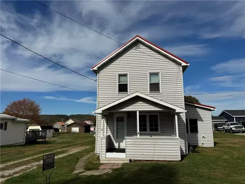 70 9th St, Lucerne Mines, PA 15754