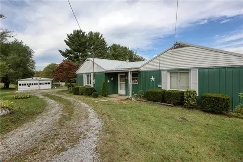 672 Tulip Dr, New Brighton, PA 15066