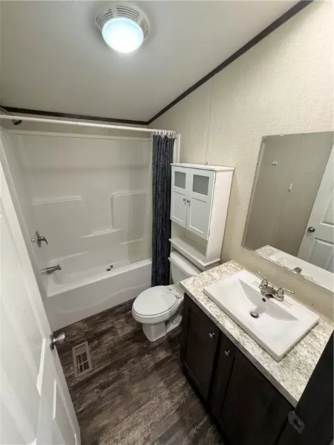 Bath - 108 Mathew Dr, Harmony, PA 16037 photo 3 of 3