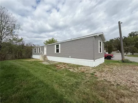 108 Mathew Dr, Harmony, PA 16037