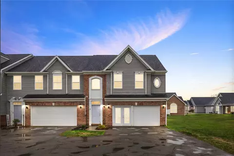 449 Country Club Dr #8, Ellwood City, PA 16117