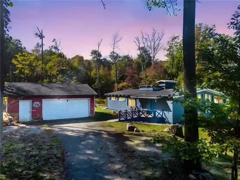 117 Horse Shoe Bend Rd, Acme, PA 15610