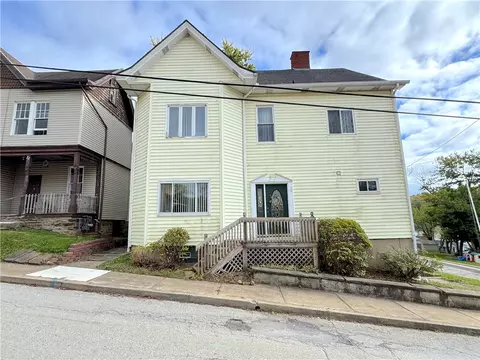 20 Oak St, Manor, PA 15665