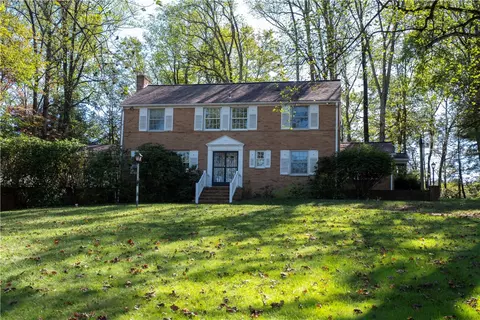 416 Dragon Rouge, Greensburg, PA 15601