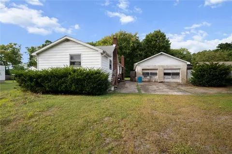 2139 Woodbine Dr, Hermitage, PA 16148