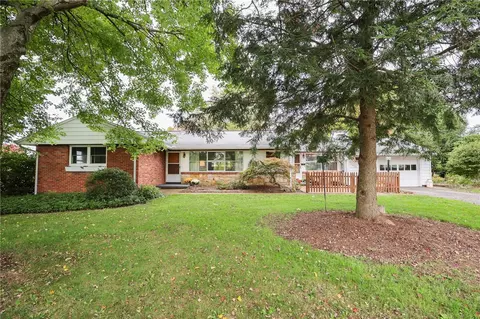 635 Craig St, Grove City, PA 16127