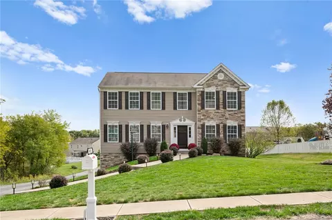 411 White Pine Ln, Baden, PA 15005
