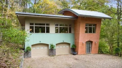 1123 Juanita Dr, Coraopolis, PA 15108