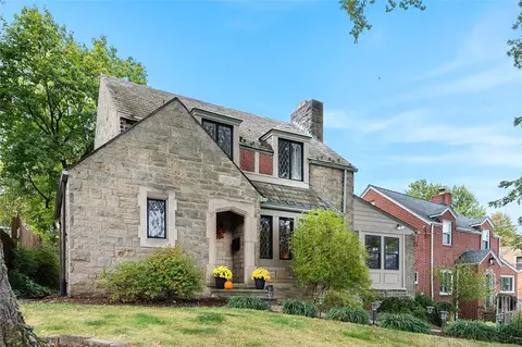 1016 Avacoll Dr, Pittsburgh, PA 15220