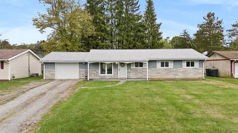 210 Sandalwood Dr, Cranberry Township, PA 16066