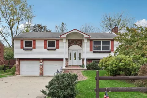 326 Laurie Dr, Pittsburgh, PA 15235