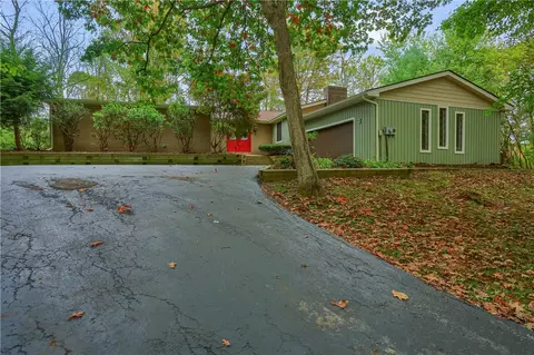 392 Mckinley Rd, Beaver Falls, PA 15010