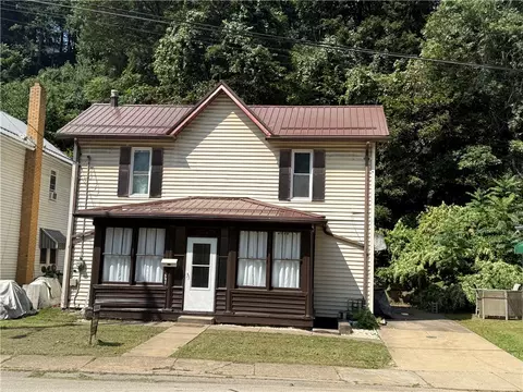 597 Market St Leechburg Pa, Leechburg, PA 15656