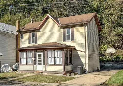 597 Market St Leechburg Pa, Leechburg, PA 15656